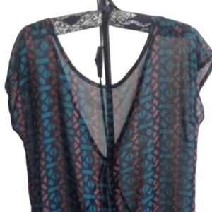 Sweet Claire  size large blue geo print sheer short sleeve High low V-neck top